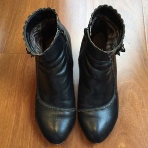 3 for $27🌟 Black genuine leather ankle boots